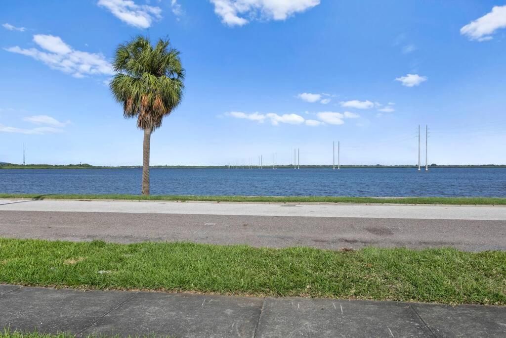 Villa Mermaids Grotto Waterfront 1Br Apt With Bay View à Tampa Extérieur photo